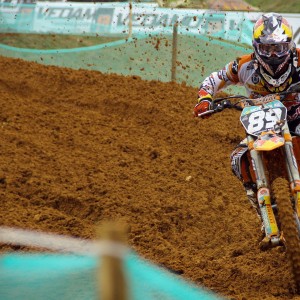 kaiyun 开云体育-_温布尔登草地赛场发生惊天逆转，年轻球员闪耀全场_，温布尔登冠军